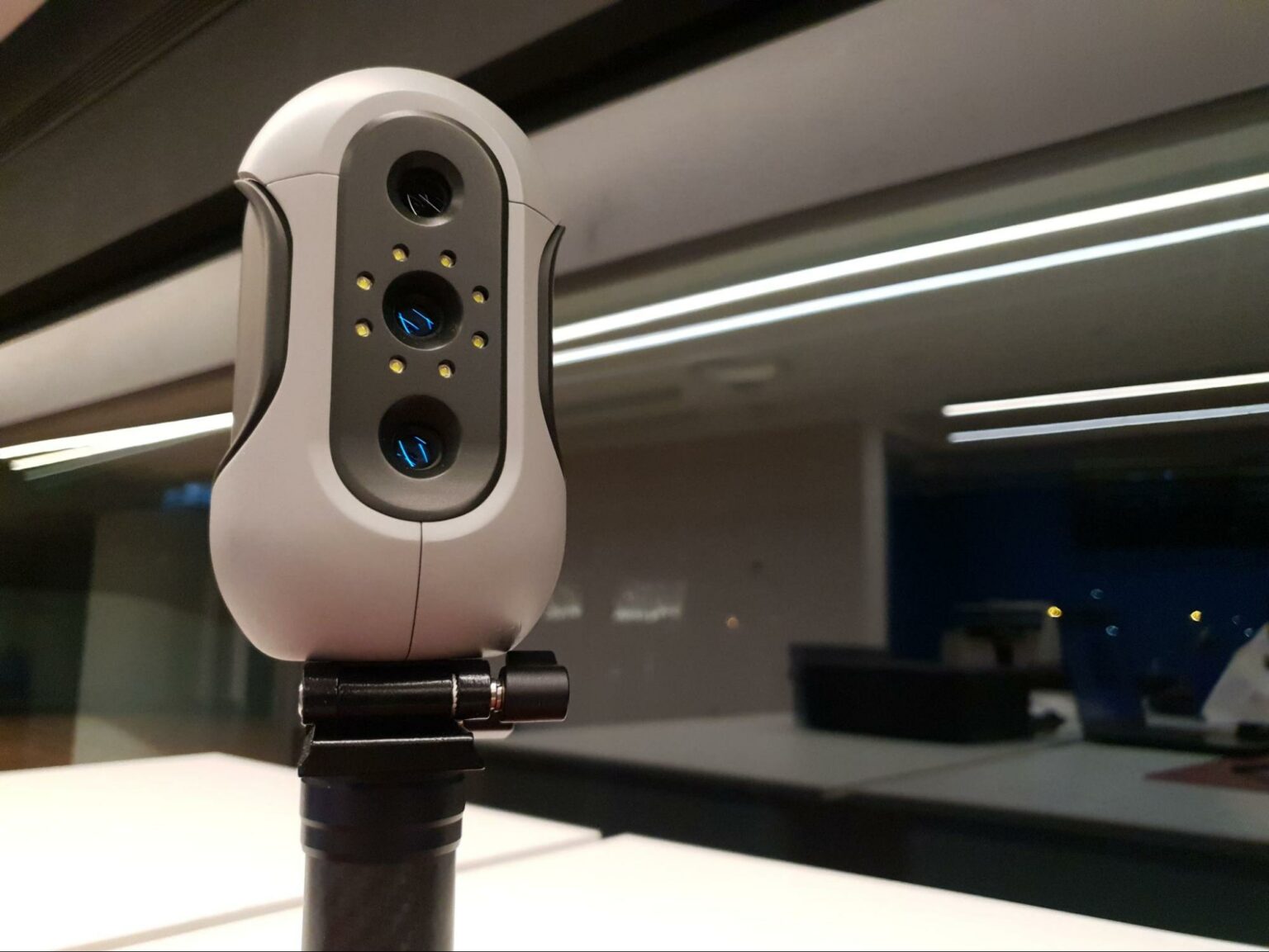 Hành Trình Từ Máy Trắc Địa Truyền Thống Đến Kỷ Nguyên Scan 3D