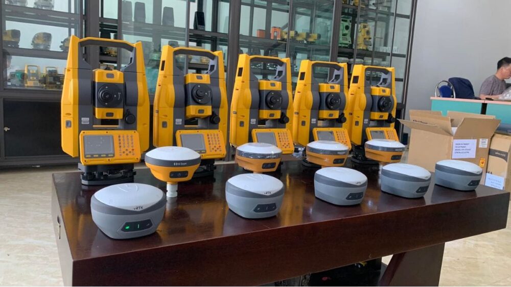 Máy Đo Đạc Địa Hình GPS/GNSS: Trái Tim Của Sự Chính Xác